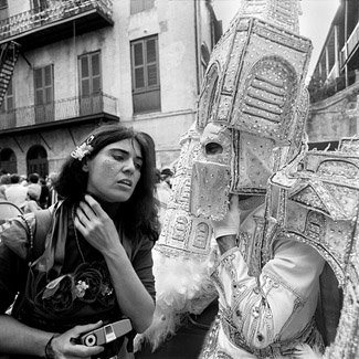 3-xVia_diana_cam325 Via at Mardi Gras ©Meryl Meisler