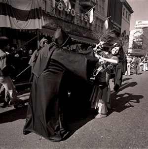 30xMeisler_Via_GR_300 Via With the Grim Reaper, Mardi Gras, ©Meryl Meisler
